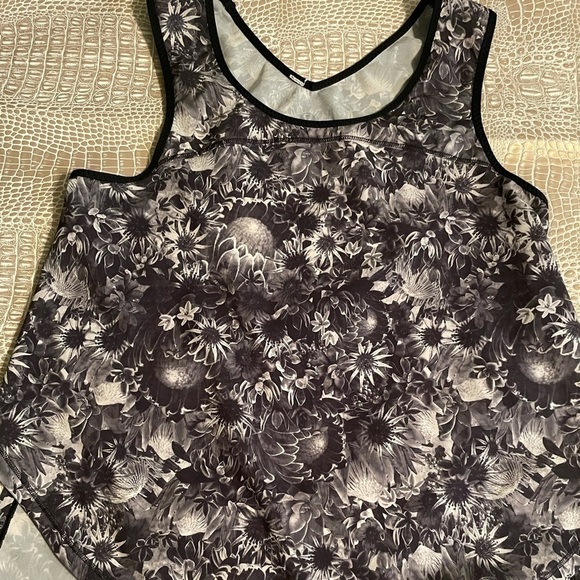 Lululemon Run: Split Singlet - Picture 6 of 12